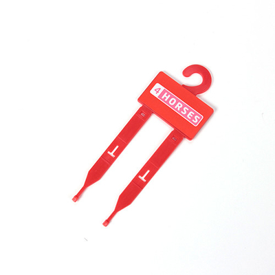 Czerwone kolorowe niestandardowe logo Plastikowe wieszaki na pasek do paska sprzętu dla koni z dwoma zębami